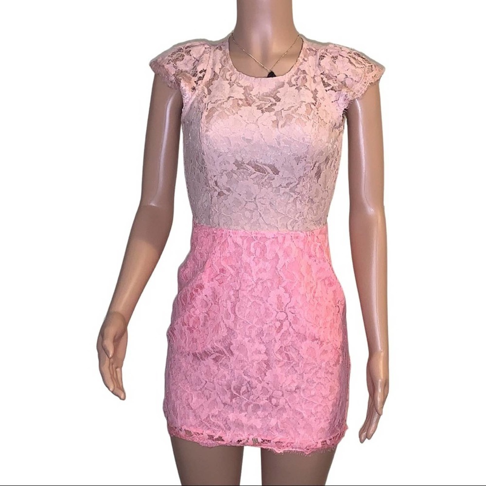 NWT Signature 8 Lace Backless Dress (S)